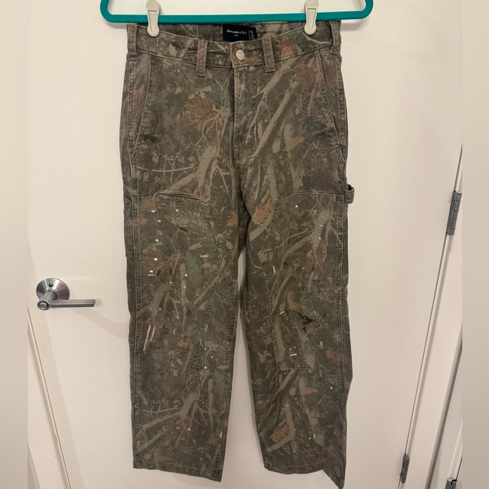 Abercrombie & Fitch Destructed CamoCargo Pants